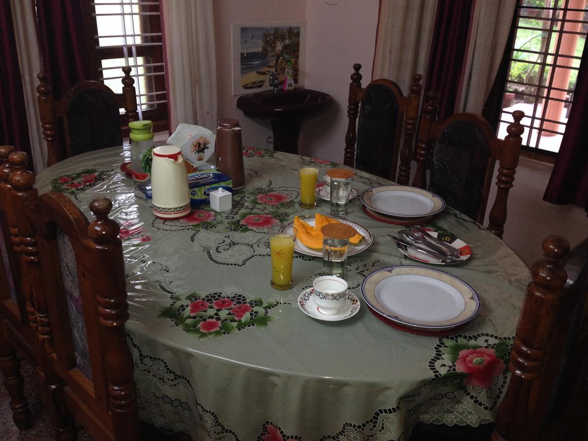 Ganesh House Homestay コーバラム エクステリア 写真