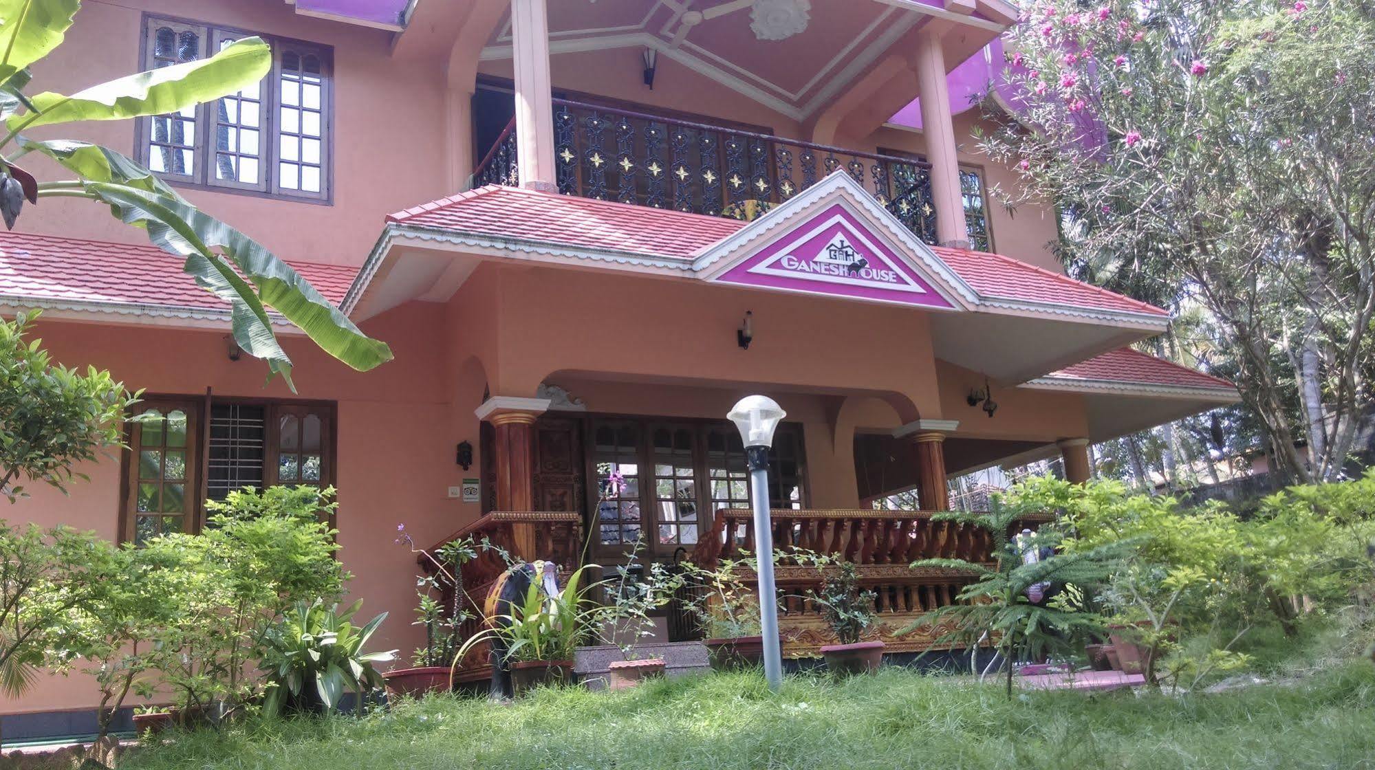Ganesh House Homestay コーバラム エクステリア 写真