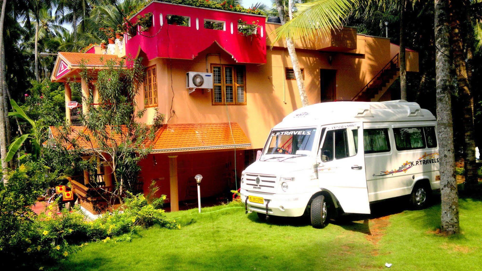 Ganesh House Homestay コーバラム エクステリア 写真