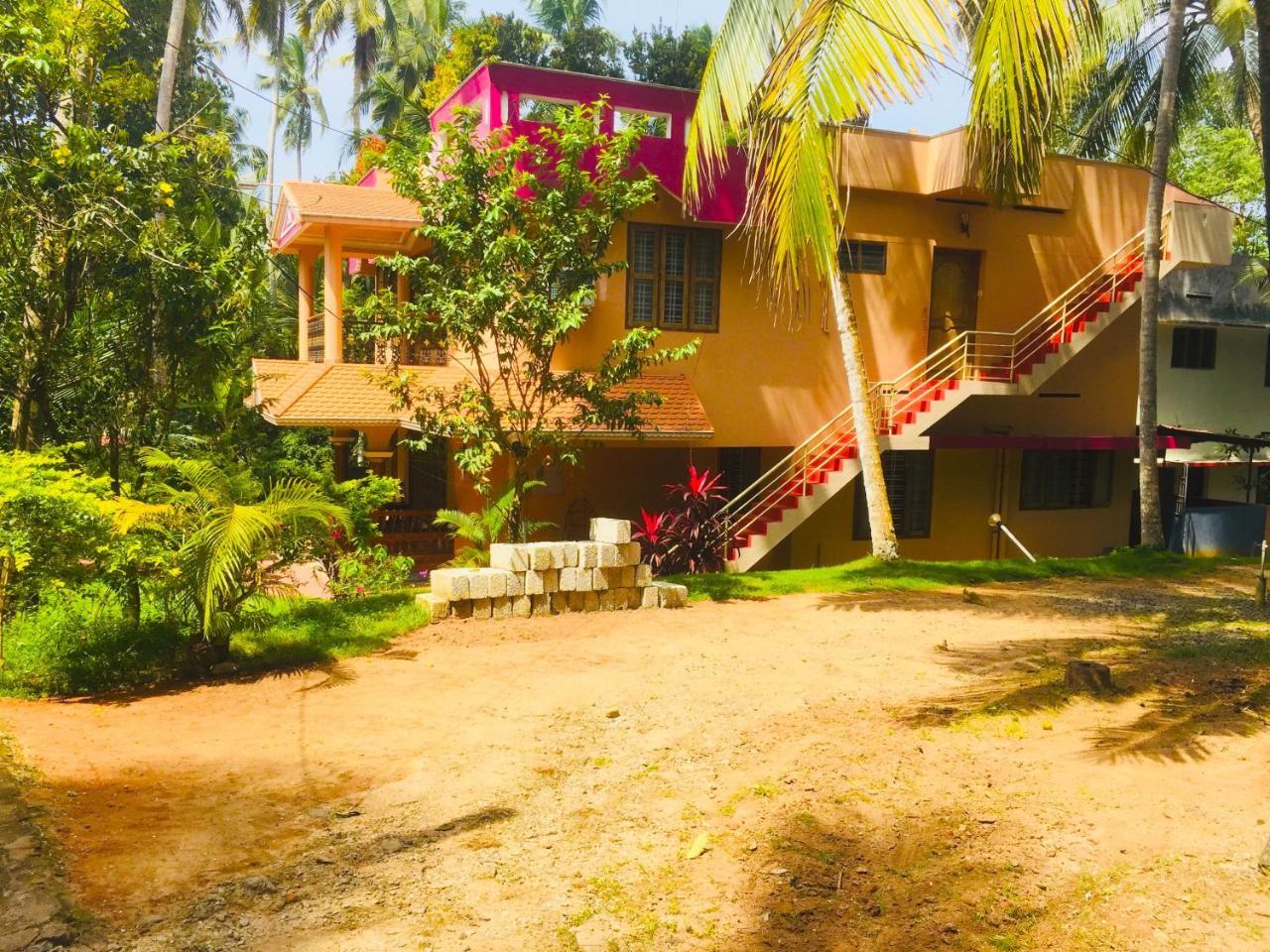 Ganesh House Homestay コーバラム エクステリア 写真