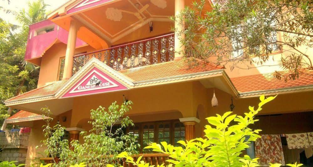 Ganesh House Homestay コーバラム エクステリア 写真